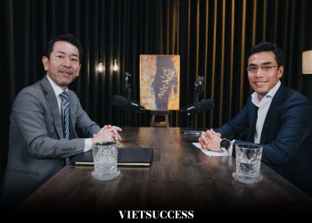 Ông Gaku Echizenya (bên trái)- CEO VietnamWorks